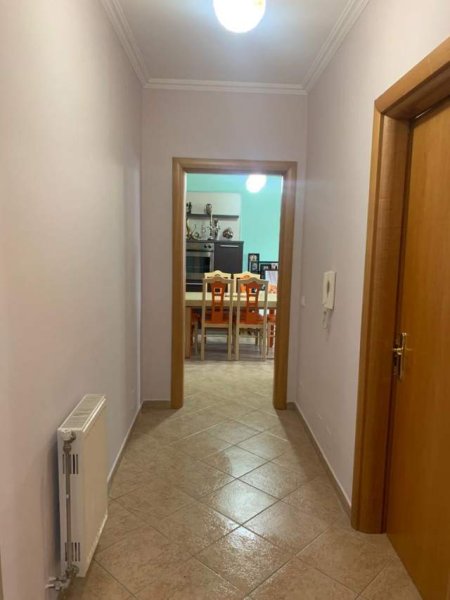 Tirane, jepet me qera apartament 1+1+BLK Kati 7, 60 m² 500 Euro (KOMUNA PARISIT)