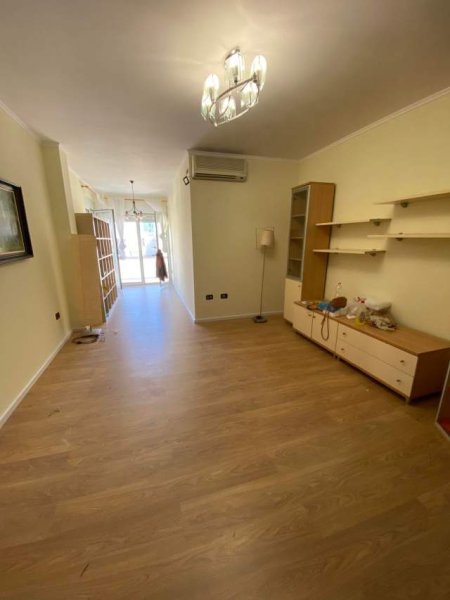 Tirane, jepet me qera 2+1+A+BLK Kati 10, 600 Euro
