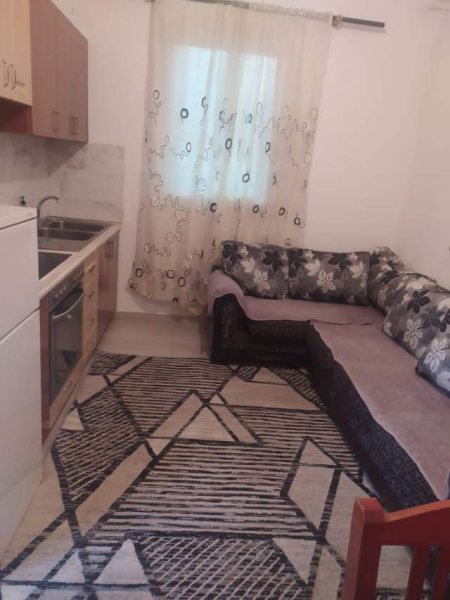Tirane, jepet me qera shtepi 2+1 Kati 1, 90 m² 35.000 Leke (Rruga e Burgut)