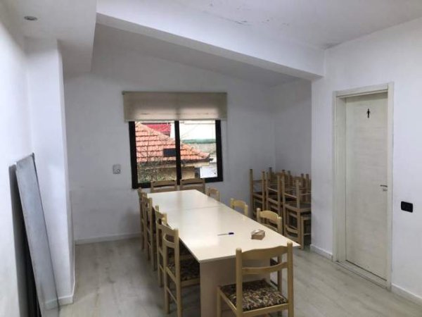 Tirane, jap me qera zyre Kati 2, 30 m² 250 Euro (Myslym Shyri)