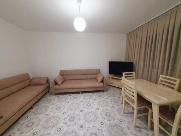 Tirane, jepet me qera apartament 1+1 Kati 3, 60 m² 350 Euro (Porcelan prane UET)