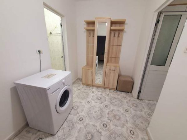 Tirane, jepet me qera apartament 1+1 Kati 3, 60 m² 350 Euro (Porcelan prane UET)