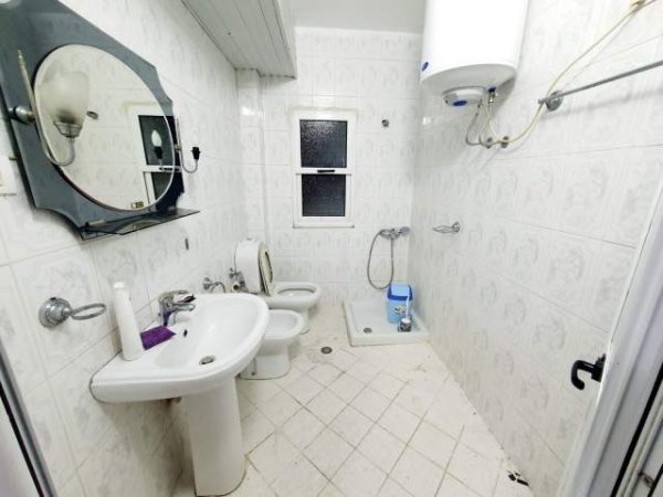 Tirane, jepet me qera apartament 1+1 Kati 3, 60 m² 350 Euro (Porcelan prane UET)