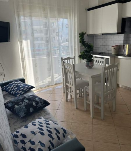 Vlore, jepet me qera apartament 1+1+BLK Kati 7, 68 m² 28 Euro (Lungomare)