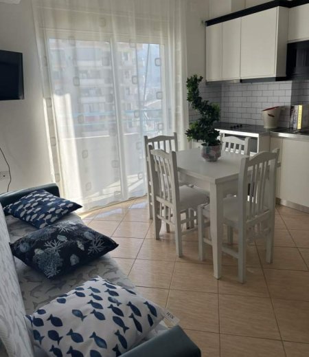 Vlore, jepet me qera apartament 1+1+BLK Kati 7, 68 m² 28 Euro (Lungomare)