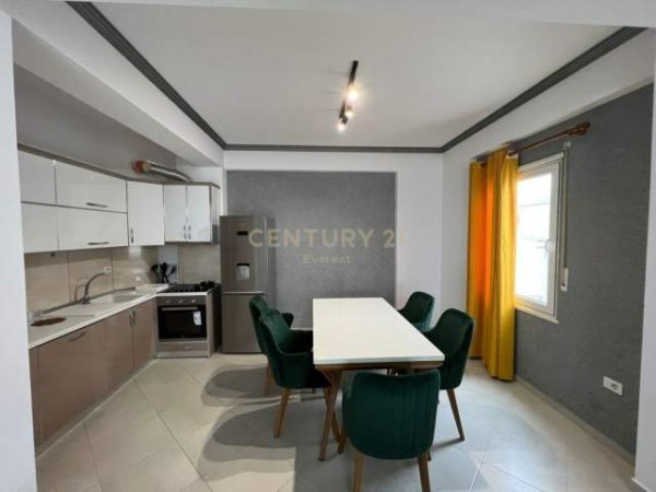 Tirane, apartament 2+1 Kati 6, 130 m² 550 Euro (liqeni i thate)