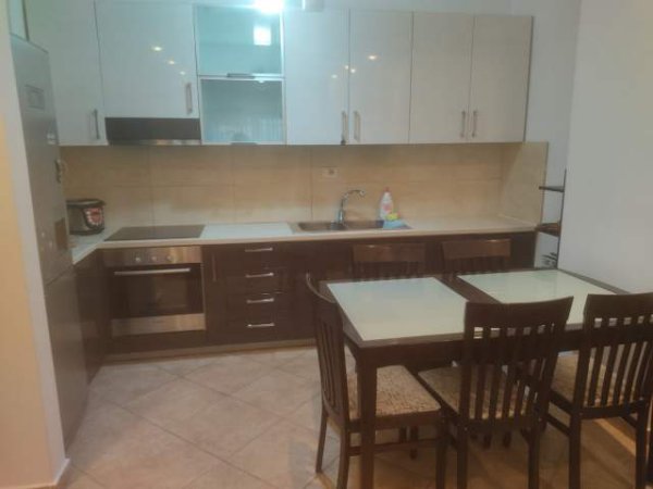 Tirane, jepet me qera apartament 2+1+BLK Kati 1, 84 m² 450 Euro (Rruga Ndre Mjeda)