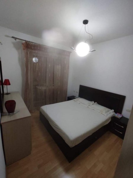 Tirane, jepet me qera apartament 2+1+BLK Kati 1, 84 m² 450 Euro (Rruga Ndre Mjeda)
