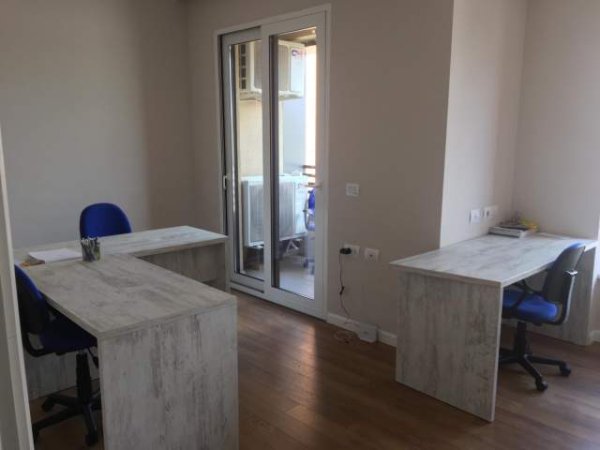 Tirane, jap me qera Work Desk, Kati 5, 100 m² 10.000 Leke