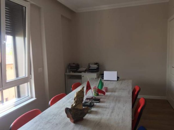 Tirane, jap me qera Work Desk, Kati 5, 100 m² 10.000 Leke
