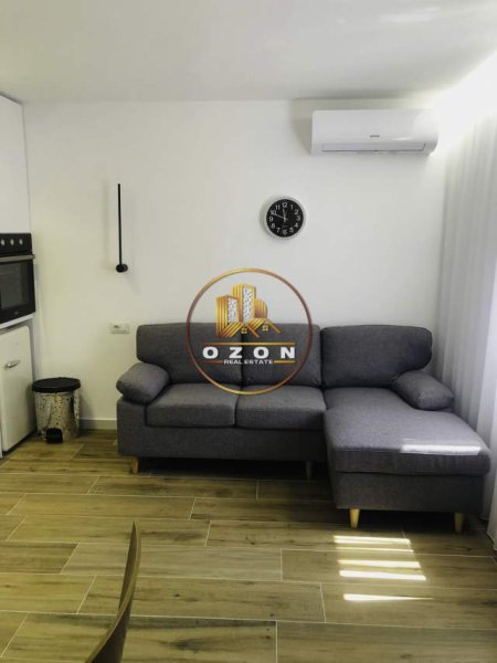 Tirane, jepet me qera apartament 1+1 Kati 5, 50 m² 400 Euro (Pazari i Ri)