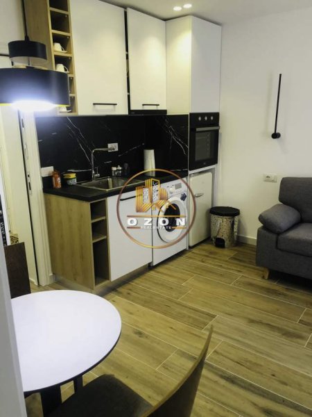 Tirane, jepet me qera apartament 1+1 Kati 5, 50 m² 400 Euro (Pazari i Ri)