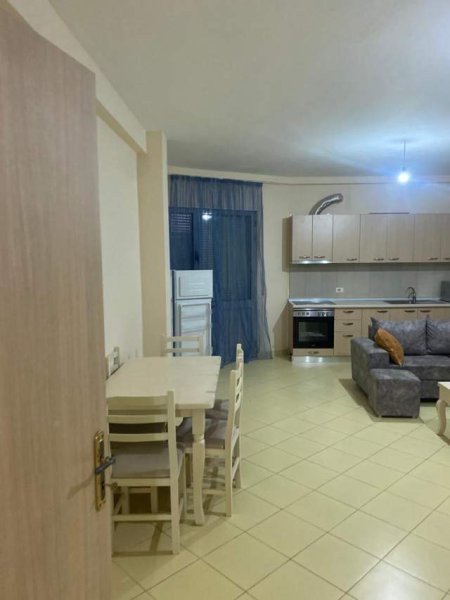 Tirane, jepet me qera apartament 2+1+BLK Kati 2, 110 m² 35.000 Leke (selit e vjeter)