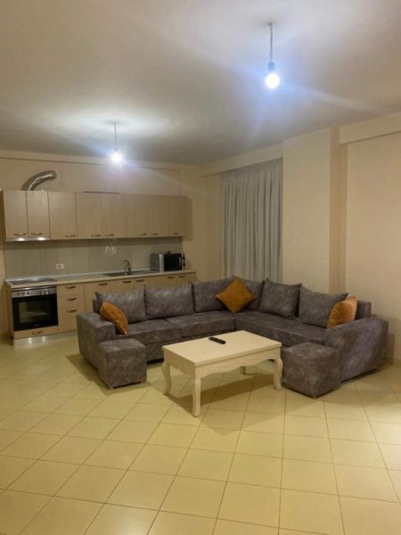 Tirane, jepet me qera apartament 2+1+BLK Kati 2, 110 m² 35.000 Leke (selit e vjeter)