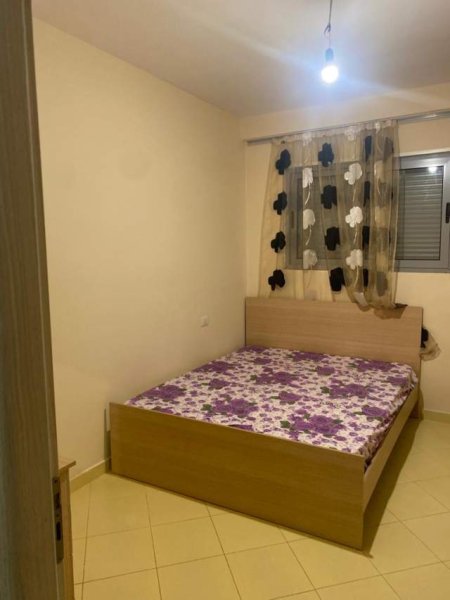 Tirane, jepet me qera apartament 2+1+BLK Kati 2, 110 m² 35.000 Leke (selit e vjeter)