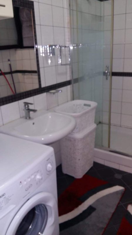 Tirane, jepet me qera apartament 2+1 Kati 8, 90 m² 550 Euro (Komplaksi Prestige)