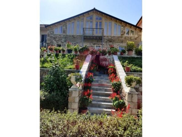 Tirane, jepet me qera Vile Kati 2, 140 m² 1.000 Euro (Surrel)