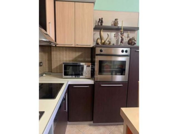 Tirane, jepet me qera apartament 1+1+BLK 70 m² 500 Euro (Komuna e Parisit)