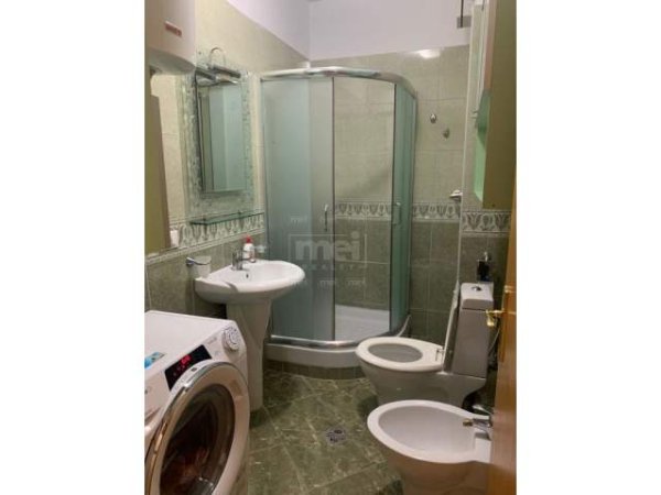 Tirane, jepet me qera apartament 1+1+BLK 70 m² 500 Euro (Komuna e Parisit)