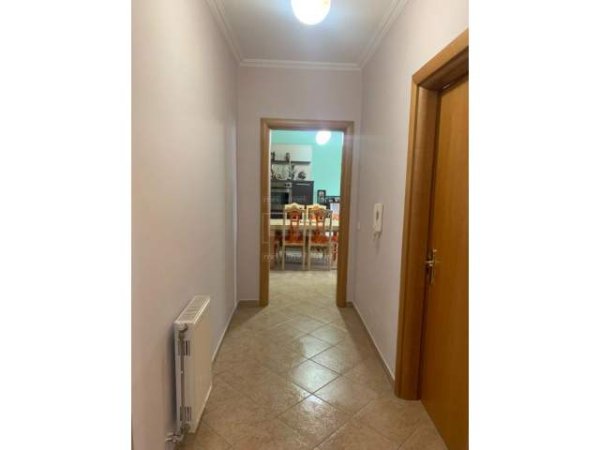 Tirane, jepet me qera apartament 1+1+BLK 70 m² 500 Euro (Komuna e Parisit)