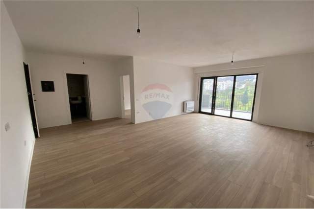 Tirane, jepet me qera ambjent biznesi Kati 7, 80 m² 600 Euro (Kompleksi Dinamo)