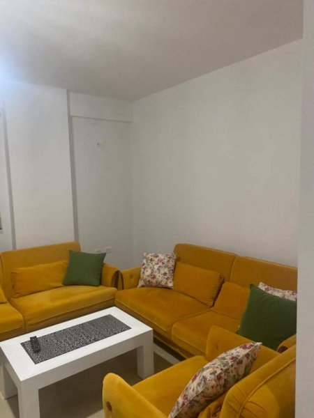 Tirane, jepet me qera dyqan Kati 2, 70 m² 300 Euro (kopshti botanik)