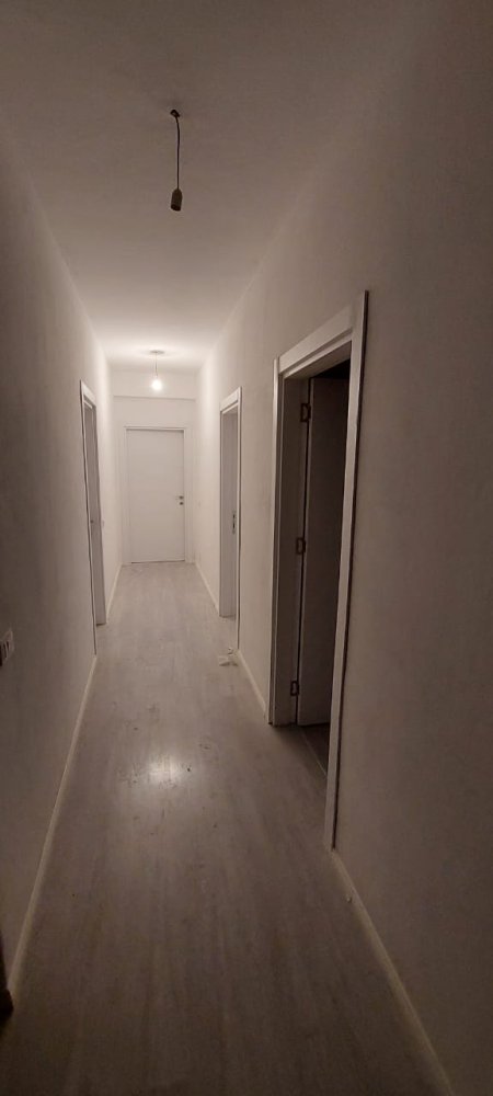 Tirane, jepet me qera apartament 3+1+A+BLK Kati 8, 132 m² 650 Euro (Rruga Ndre Mjeda)