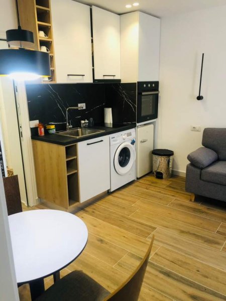 Tirane, jepet me qera apartament 1+1 Kati 4, 60 m² 450 Euro (pazari i ri)