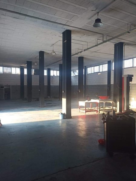 Tirane, jepet me qera magazine Kati 0, 750 m² 300  (Kombinat)