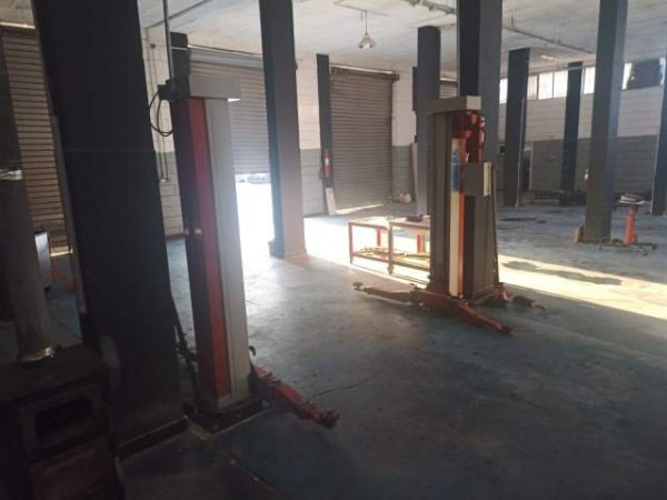 Tirane, jepet me qera magazine Kati 0, 750 m² 300  (Kombinat)