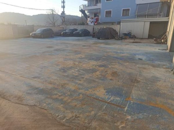 Tirane, jepet me qera magazine Kati 0, 750 m² 300  (Kombinat)