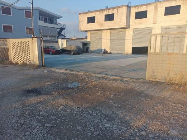 Tirane, jepet me qera magazine Kati 0, 750 m² 300  (Kombinat)