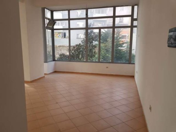 Tirane, shes ambjent biznesi Kati 1, 82 m² 106.000 Euro (Rruga Kastriotët)