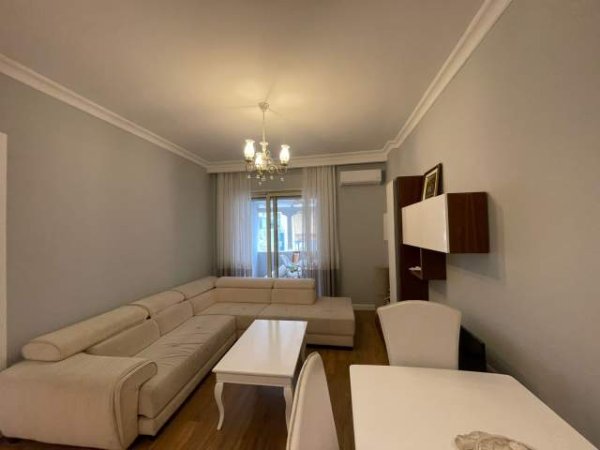 Tirane, jepet me qera apartament 1+1 Kati 4, 73 m² 700 Euro (Rruga e Barrikadave)