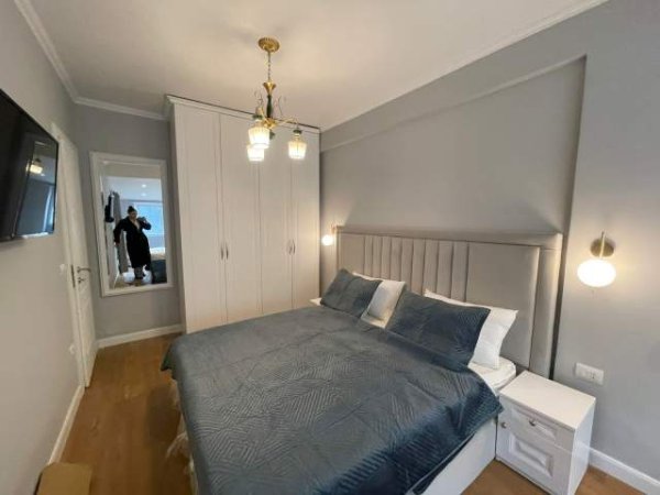 Tirane, jepet me qera apartament 1+1 Kati 4, 73 m² 700 Euro (Rruga e Barrikadave)