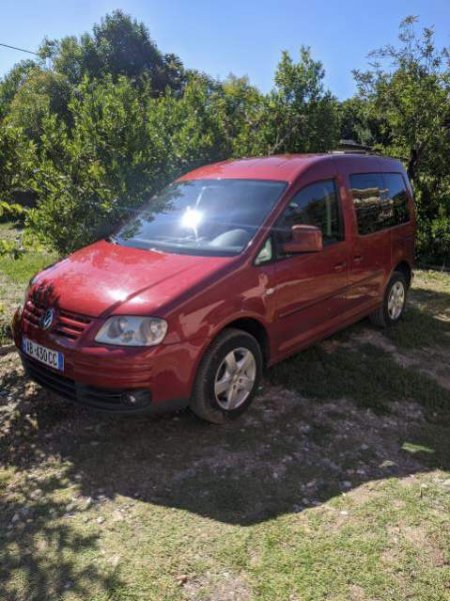 Durres, shes makine Volkswagen Caddy Viti 2006, 550.000 Leke