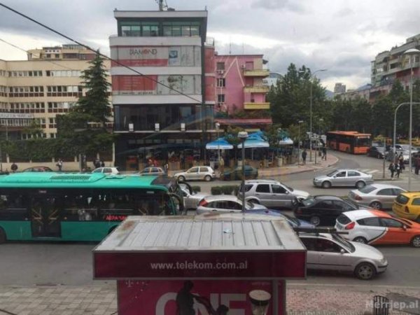 Tirane, jepet me qera Vile 2+1+BLK Kati 2, 200 m² 1.500 Euro (21 Dhjetori)