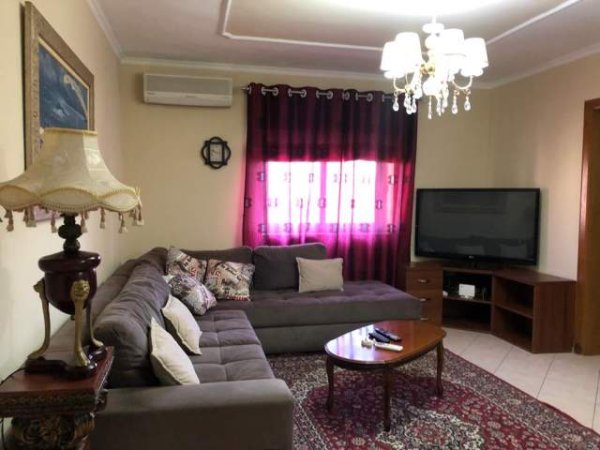Tirane, jepet me qera apartament 2+1 Kati 4, 95 m² 450 Euro (rruga thanas ziko)