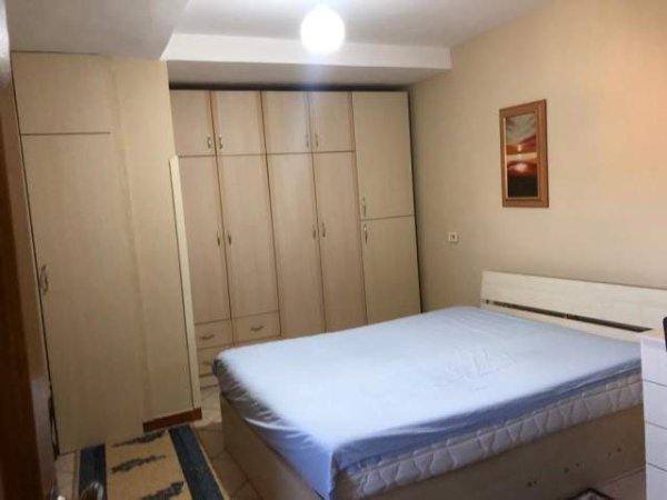 Tirane, jepet me qera apartament 2+1 Kati 4, 95 m² 450 Euro (rruga thanas ziko)