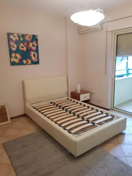 Tirane, Jepet me Qera Apartament 2+1+BLK Kati 10, 115 m² 700 Euro tek Rruga e Bogdaneve