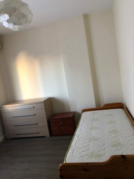 Tirane, jepet me qera apartament 2+1 Kati 5, 85 m² 600 Euro (rruga Rreshit Collaku)