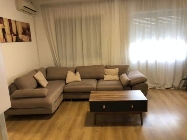 Tirane, jepet me qera apartament 2+1 Kati 2, 450 Euro (Rruga Riza Cerova)