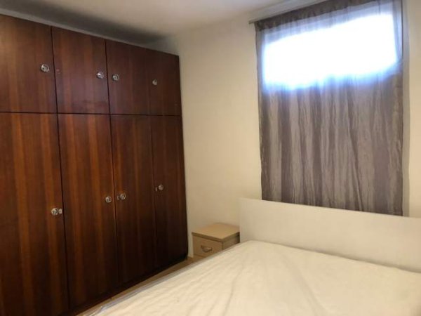 Tirane, jepet me qera apartament 2+1 Kati 2, 450 Euro (Rruga Riza Cerova)