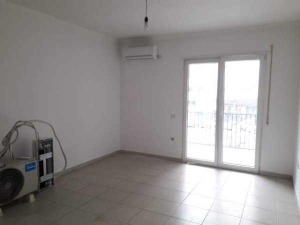 Tirane, shitet apartament 1+1 Kati 2, 73 m² 95.000 Euro (Rruga Haxhi Dalliu, Bulevard Zogu i Zi)