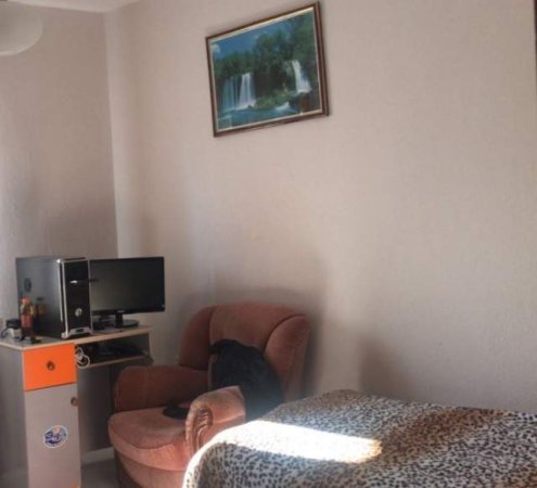 Tirane, jepet me qera Vile 2+1 Kati 3, 100 m² 50.000 Leke (Laprake)