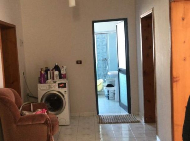 Tirane, jepet me qera Vile 2+1 Kati 3, 100 m² 50.000 Leke (Laprake)