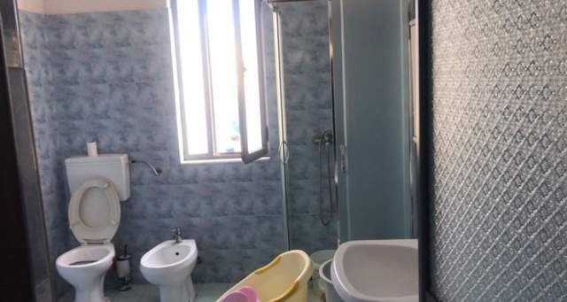 Tirane, jepet me qera Vile 2+1 Kati 3, 100 m² 50.000 Leke (Laprake)