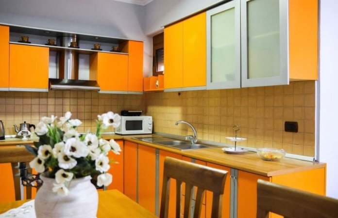 Tirane, jepet me qera apartament duplex 2+1+Ballkon Kati 2, 100 m² 600 € (Rruga Ferit Xhajko , prane ish restorant durrsit , ne rruge kryesore)