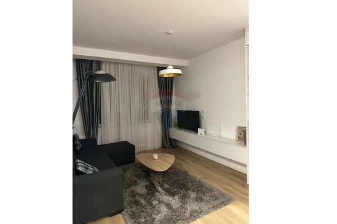 Tirane, jepet me qera apartament 1+1 , 70 m² 550 € (5 Maj)