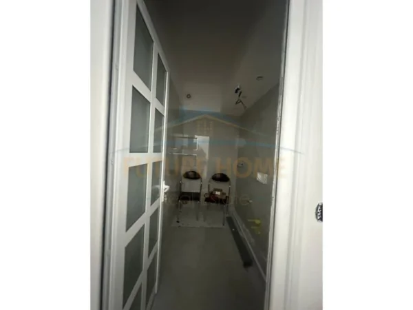 Durres, shitet ambjent biznesi Kati 1, 93 m² 135.000 € (poliklinika)